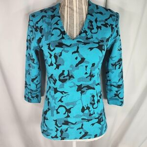 Andria Lieu Collection NWOT Blue Black Camo 3/4 Sleeve V Neck Top Size Small